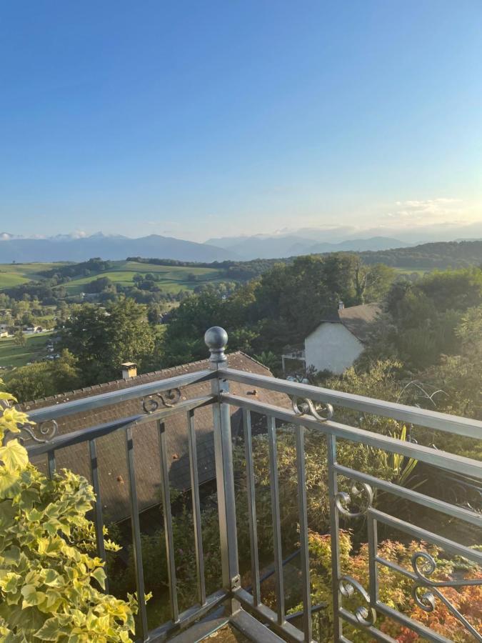 Les Gites De La Maison Bleue D'Estialescq Exterior foto
