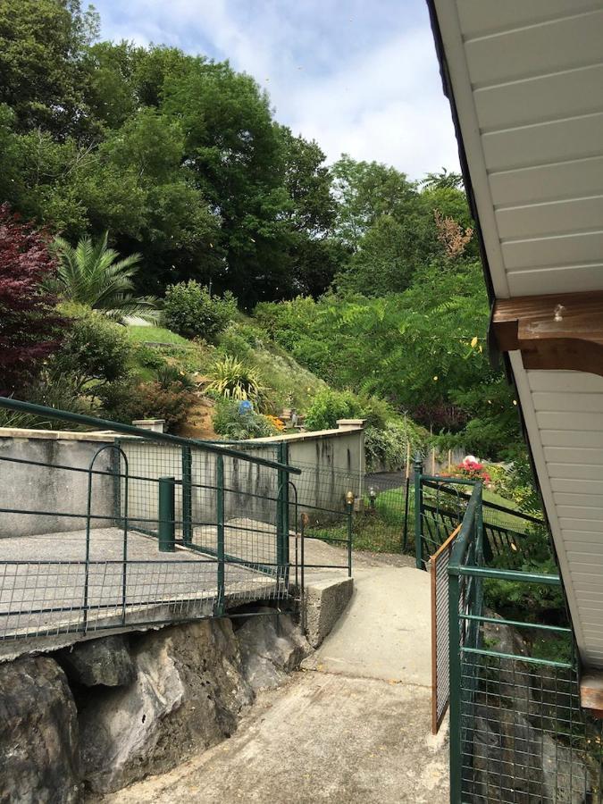 Les Gites De La Maison Bleue D'Estialescq Exterior foto