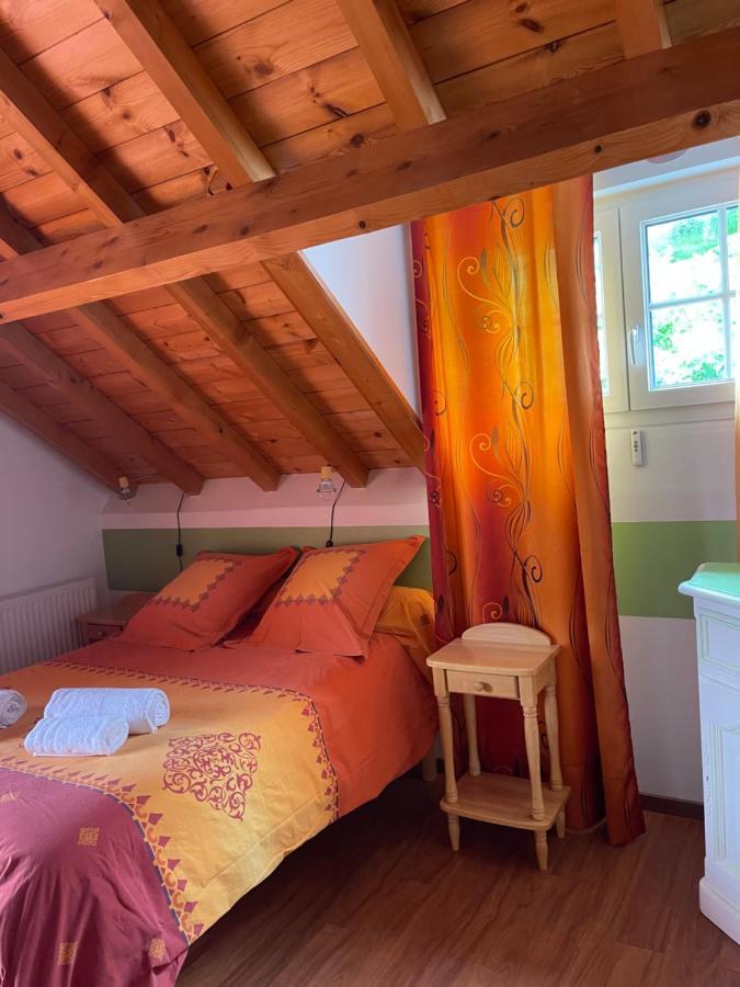 Les Gites De La Maison Bleue D'Estialescq Exterior foto